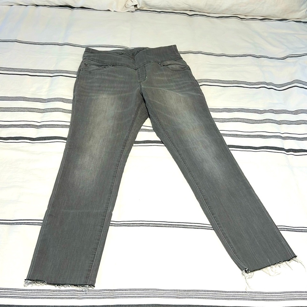 Jag Women’s High Rise Skinny Gray Wash Pull On Jeans- Size 8